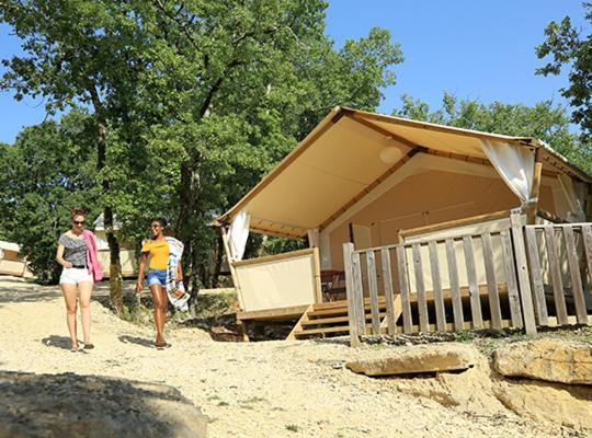 Hotel Camping Les Reflets Du Quercy Crayssac Exterior foto
