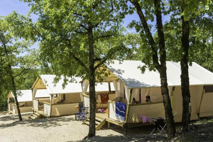 Hotel Camping Les Reflets Du Quercy Crayssac Exterior foto