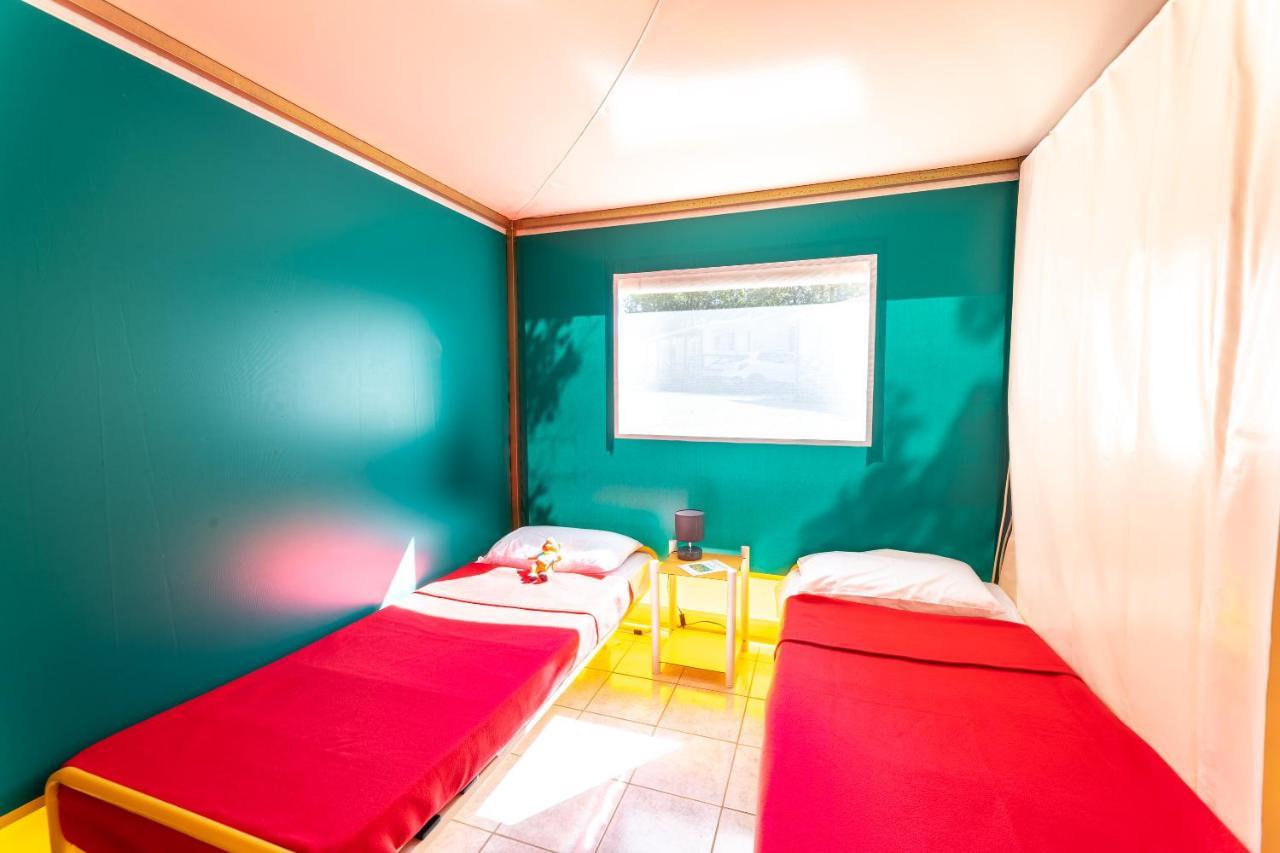 Hotel Camping Les Reflets Du Quercy Crayssac Exterior foto